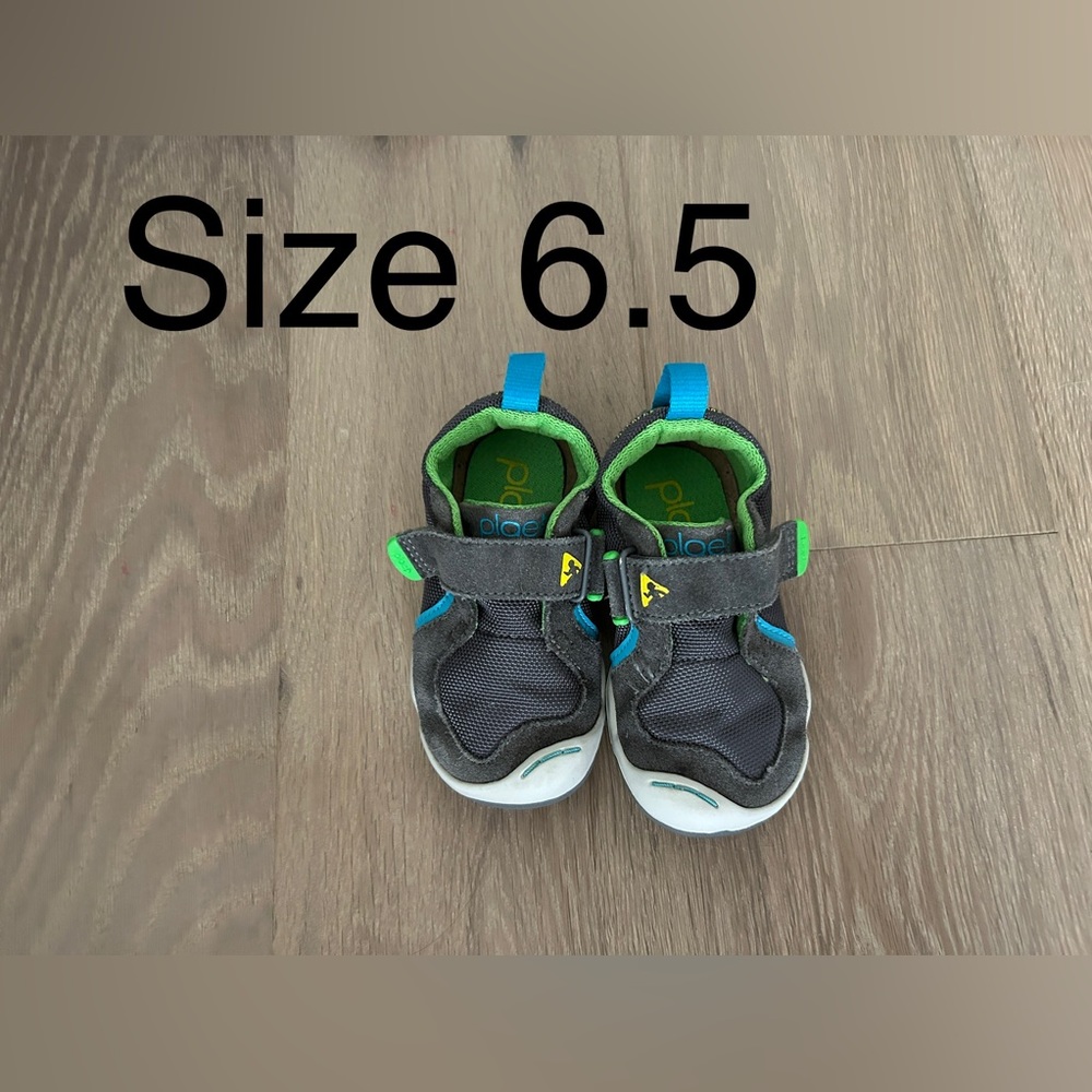 Toddler Size 6.5 Shoes (Plae)